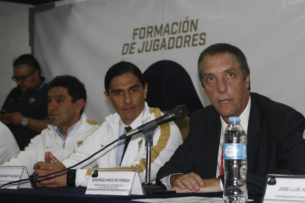 Presentación de Paco Palencia como nuevo DT de los Pumas. Foto: Bernardo Cid