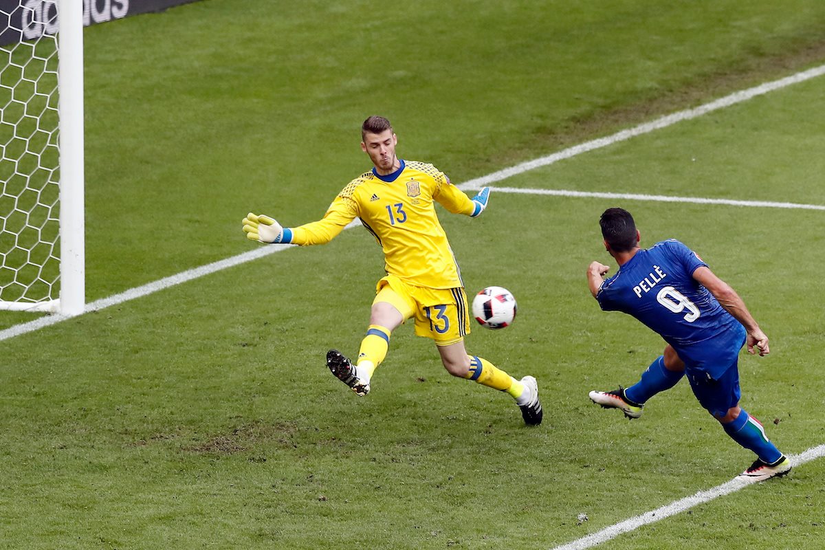 Italia venció 2- a España y avanza a cuartos de la Euro. Foto: AP