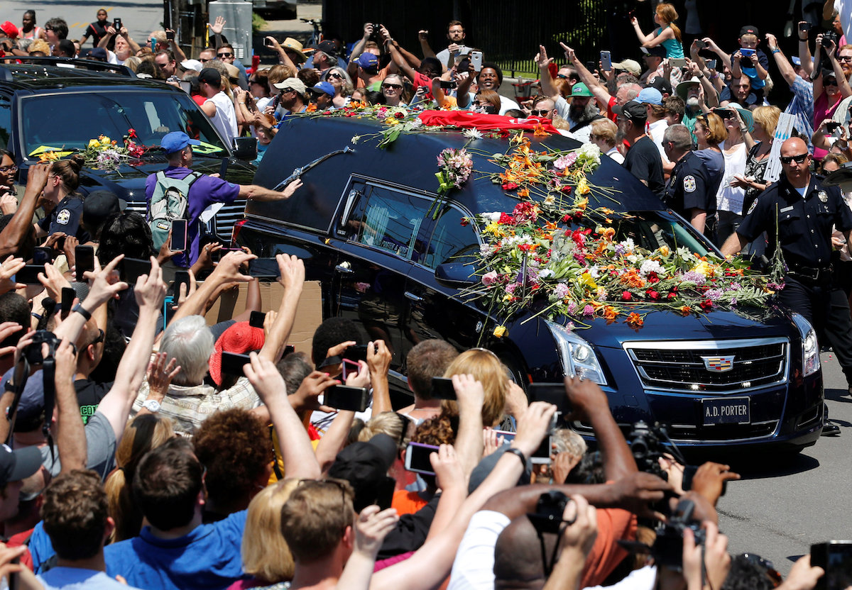 Miles dan el último adiós a Ali, el Más Grande. Foto: Reuters