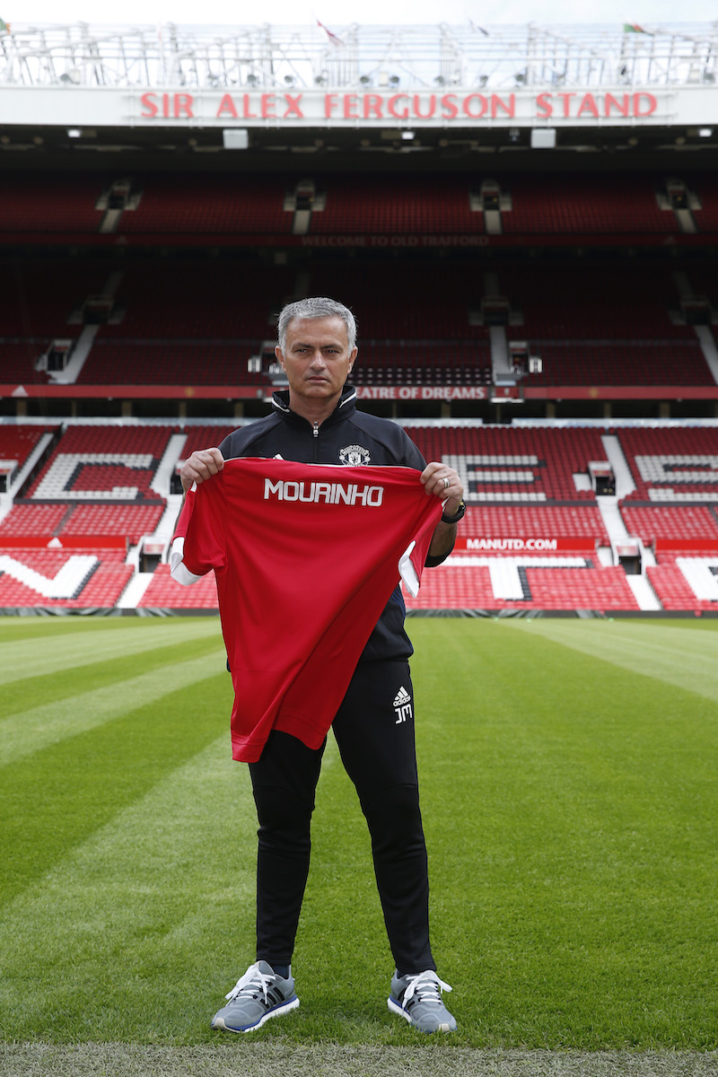 Presentación de José Mourinho con Manchester United. Foto: Reuters