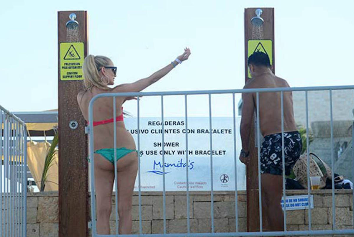 Marquito Fabián y su novia alemana en playas mexicanas. Foto: Especial