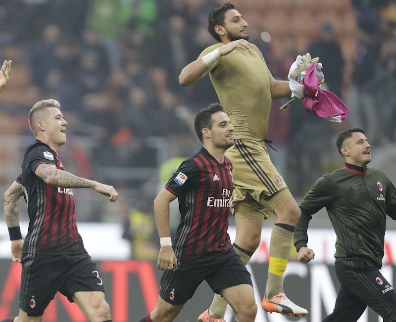 AC Milan's players celebrate their 1-0 win over Pescara at the end of a Serie A soccer match at the San Siro stadium in Milan, Italy, Sunday, Oct. 30, 2016. (AP Photo/Luca Bruno)