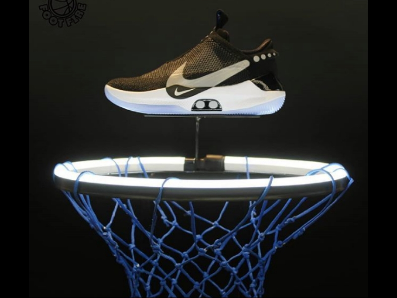 Tenis con atado de cordones automático. Foto: Nike HyperAdapt BB