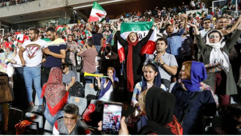 Irán, mujeres, Estadio
