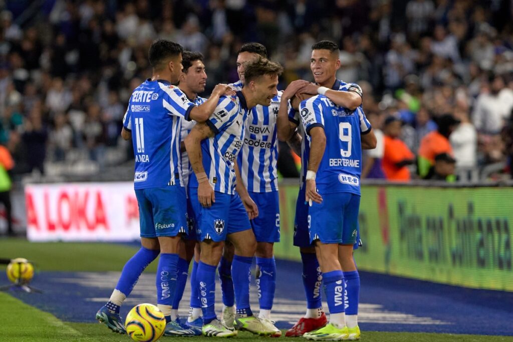 Sergio Canales celebra el gol contra San Luis