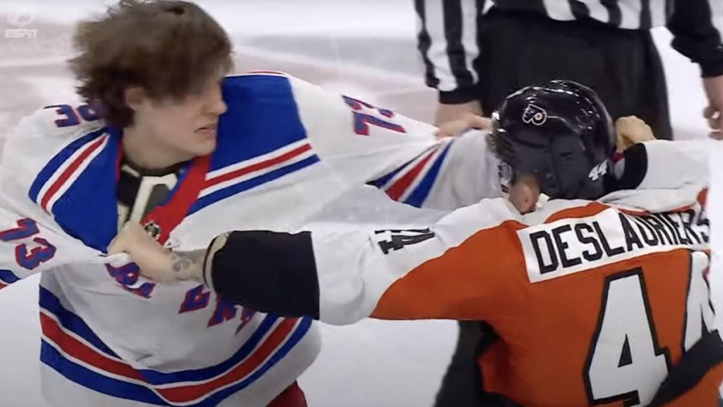 Matt Rempe y Nicolas Deslauriers se agarraron a golpes durante un partido de la NHL