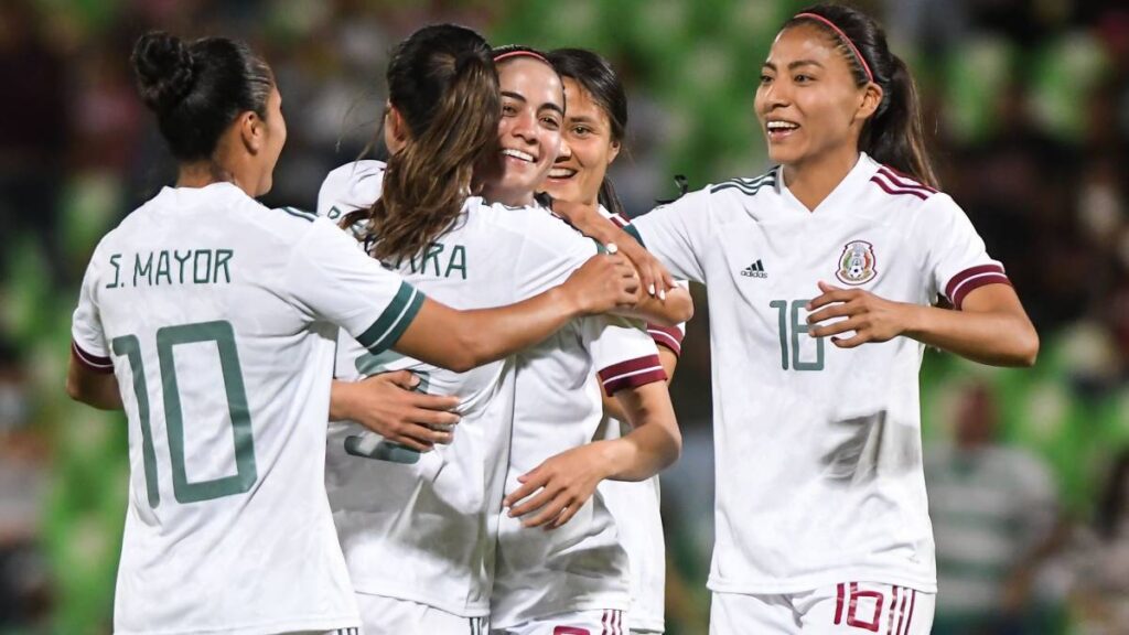 Jugadoras del Tri Femenil celebran un gol