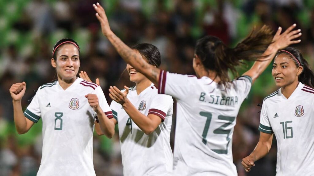 Futbolistas del Tri Femenil celebran una anotación