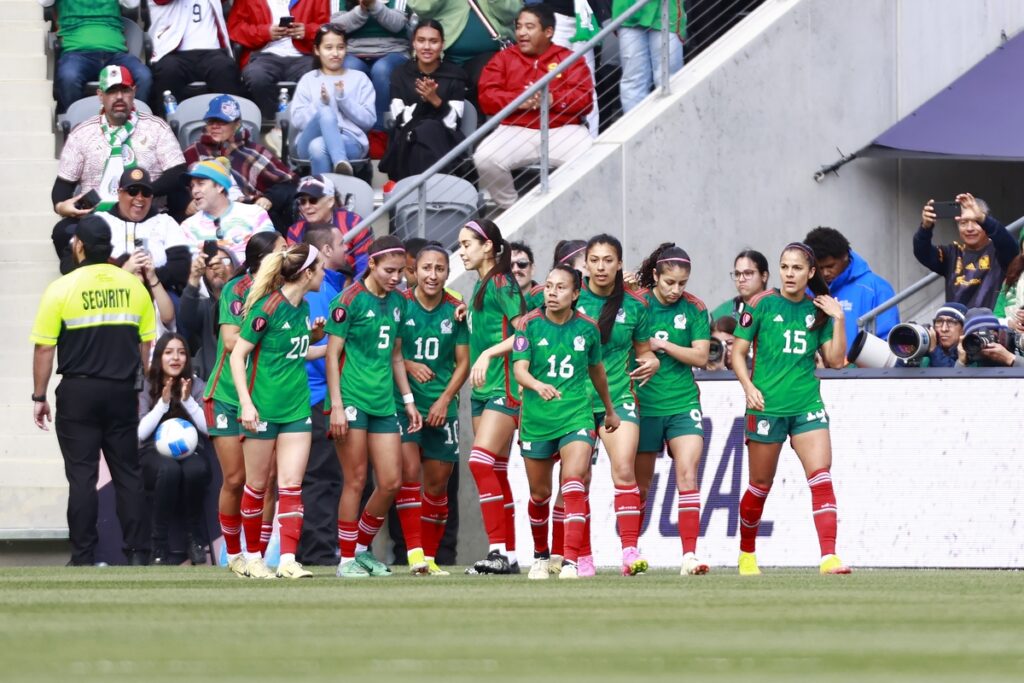 Ovalle celebra el tercer gol de México contra Paraguay en Cuartos de Final de la Copa Oro Femenil 2024 | MEXSPORT