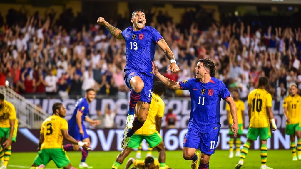 Jugadores de Estados Unidos festejan un gol | MEXSPORT