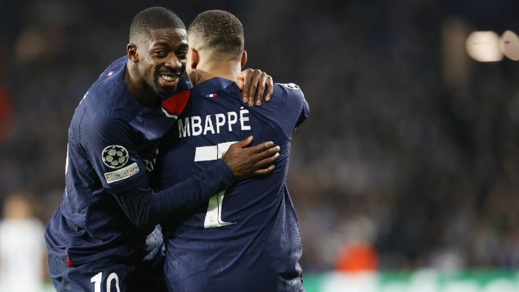 Dembelé y Mbappé celebran uno de los goles ante la Real Sociedad
