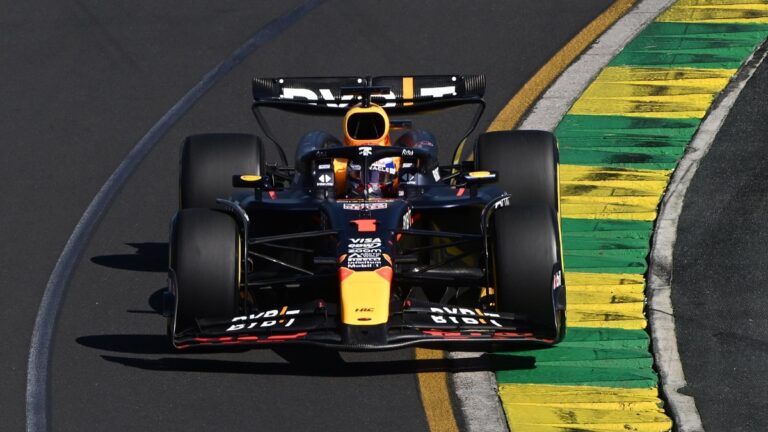 Max Verstappen sufrió con el freno trasero derecho desde la arrancada en Australia | EFE