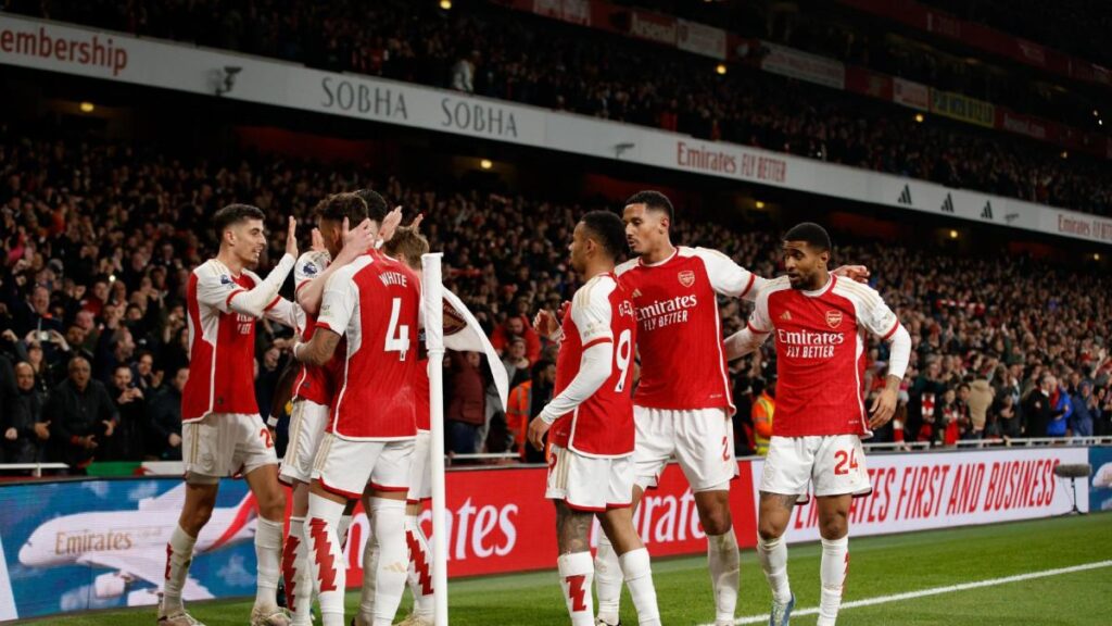 Jugadores del Arsenal celebran un gol