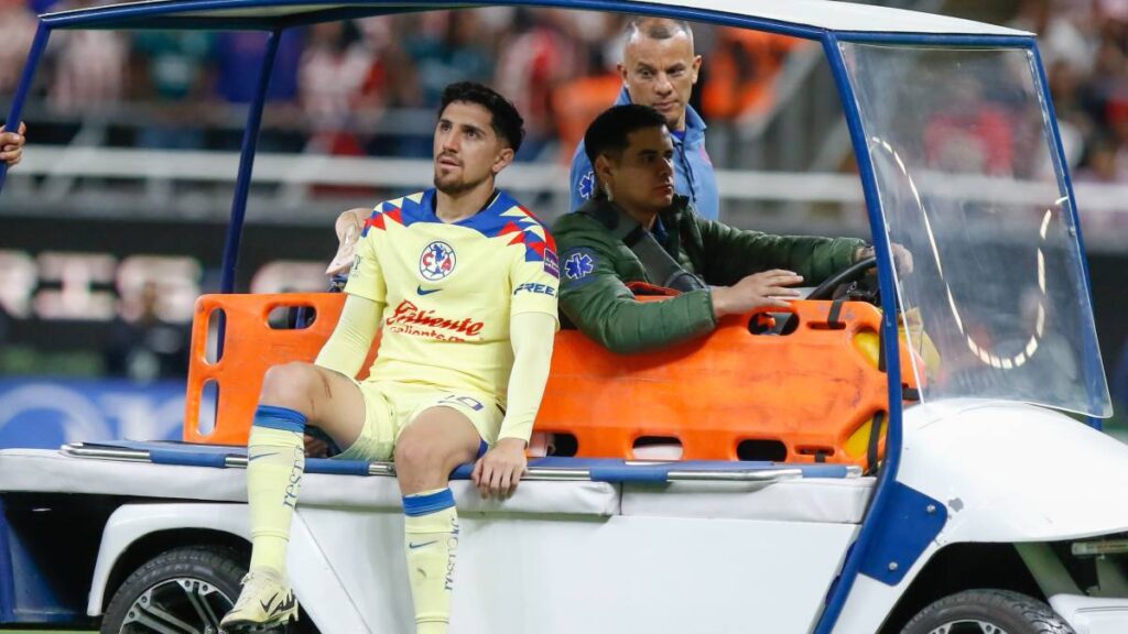 Diego Valdés salió lesionado durante el Clásico Nacional