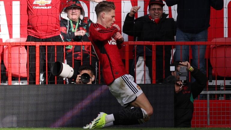 McTominey celebrando el primer gol del United en la FA Cup