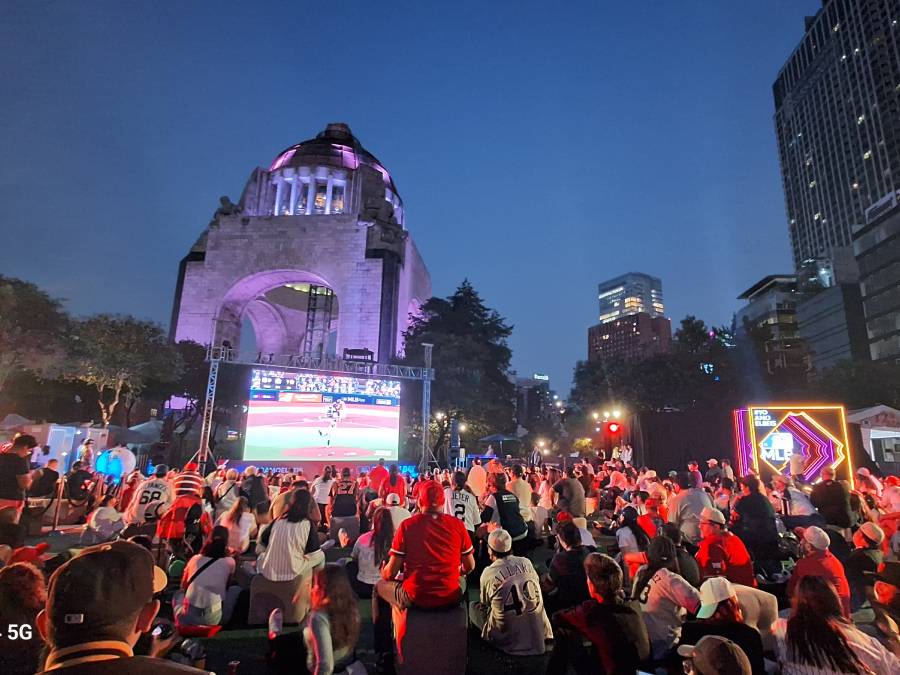 La Watch Party de la MLB en el Monumento a la Revolución | MLB MÉXICO 