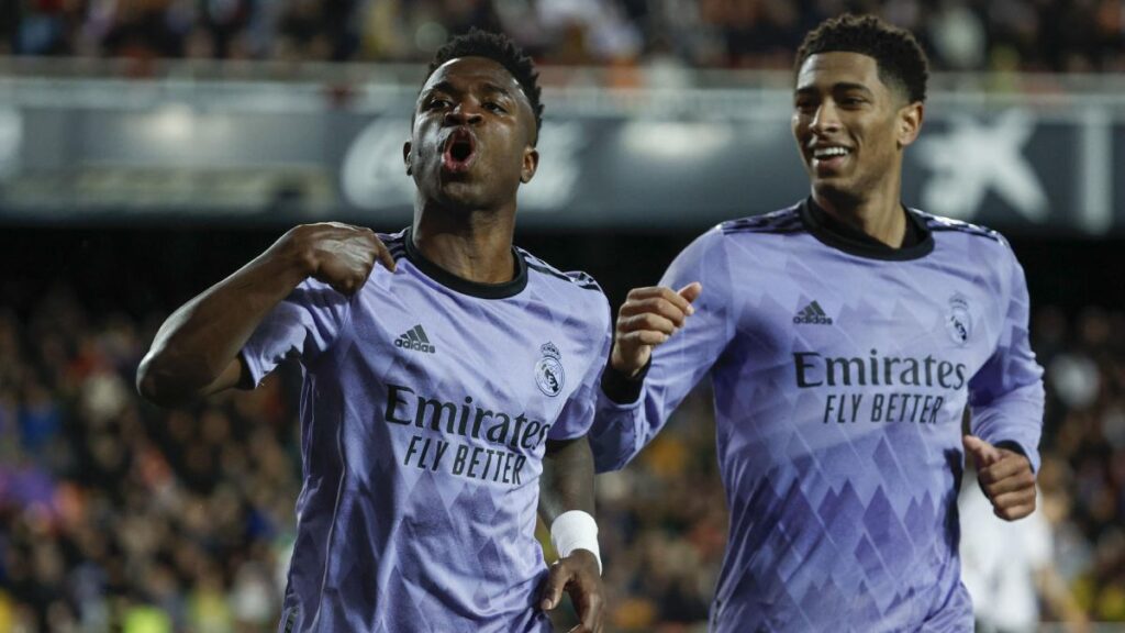Vinicius y Bellingham celebran un gol con el Real Madrid