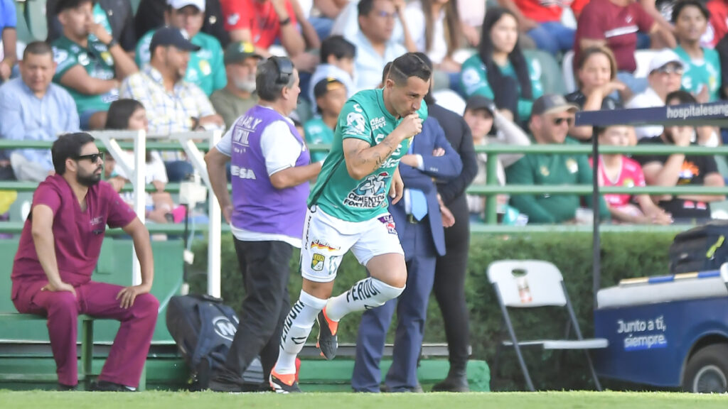 Andrés Guardado entre de cambio en el León vs Querétaro