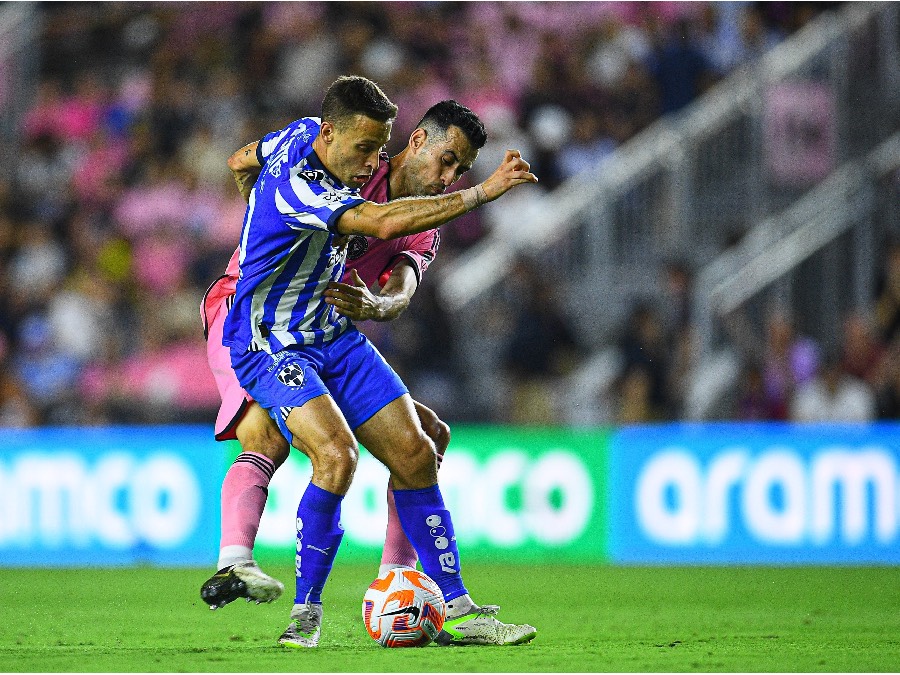 Sergio Busquets en el juego contra Monterrey | MEXSPORT