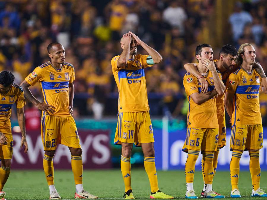 Guido Pizarro y jugadores de Tigres durante la tanda de penales ante el Columbus Crew en Concachampions | MEXSPORT