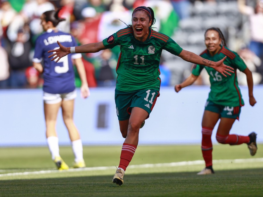 Jacqueline Ovalle celebra un gol con México | MEXSPORT