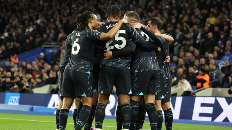 Manchester City se acerca a un punto del Arsenal por el título | EFE