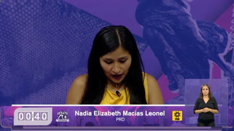 Video: Candidata del PRD, Nadia Macías, se queda callada en medio debate