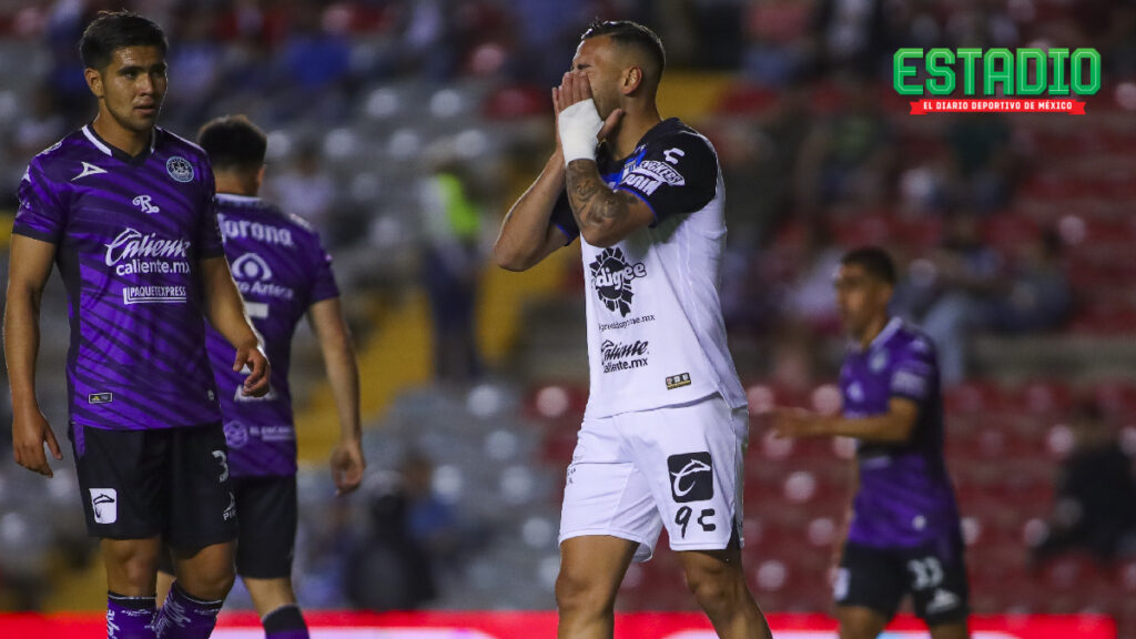 Querétaro vs Mazatlán: Batista se lamenta tras una falla