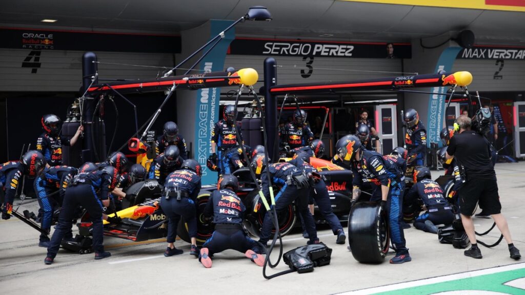 Red Bull hizo buen trabajo en pits pero Sergio Pérez no pudo recuperar posiciones | EFE