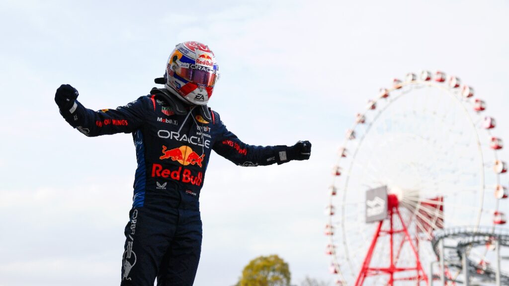 Max Verstappen se llevó el triunfo en Japón, su #57 en total | X: @redbullracing