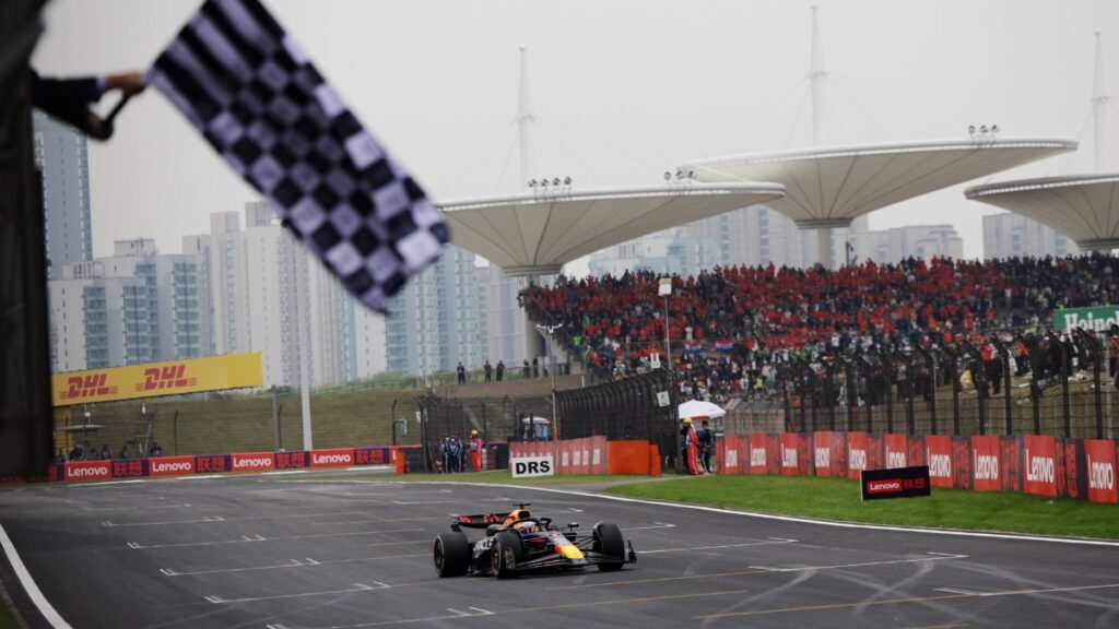 Max Verstappen logró su primer triunfo en el GP de China | EFE
