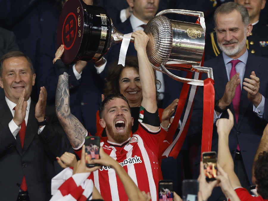 El Athletic de Bilbao levanta la copa tras 40 años | EFE