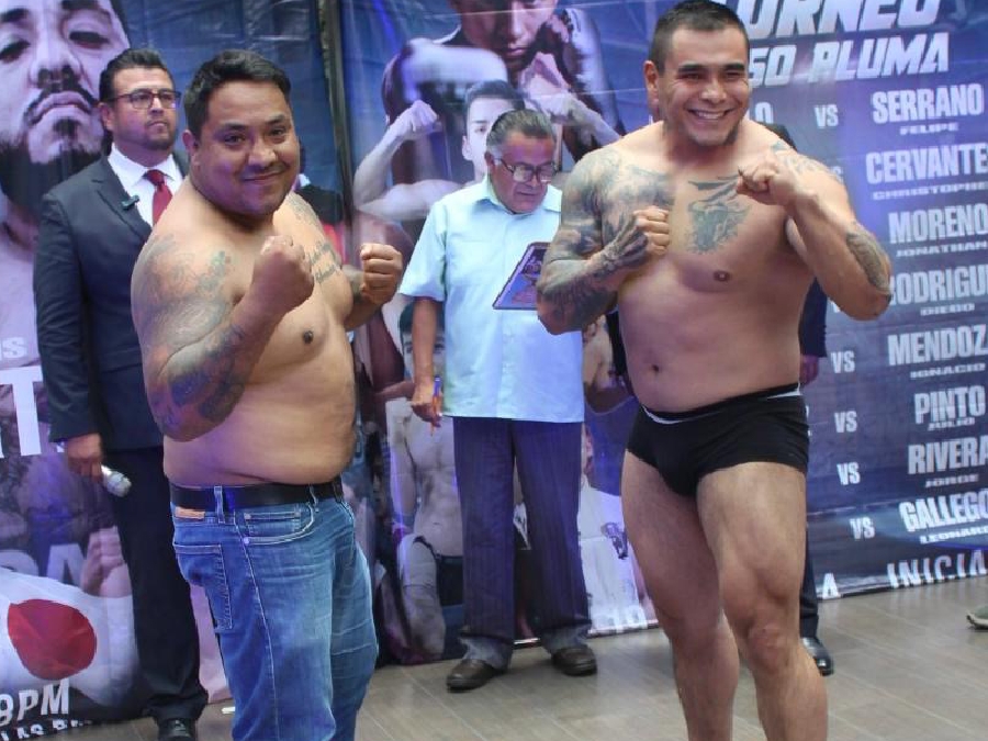Ambos boxeadores dieron el peso y ahora esperan subir al ring | Foto: Kamy Rivera