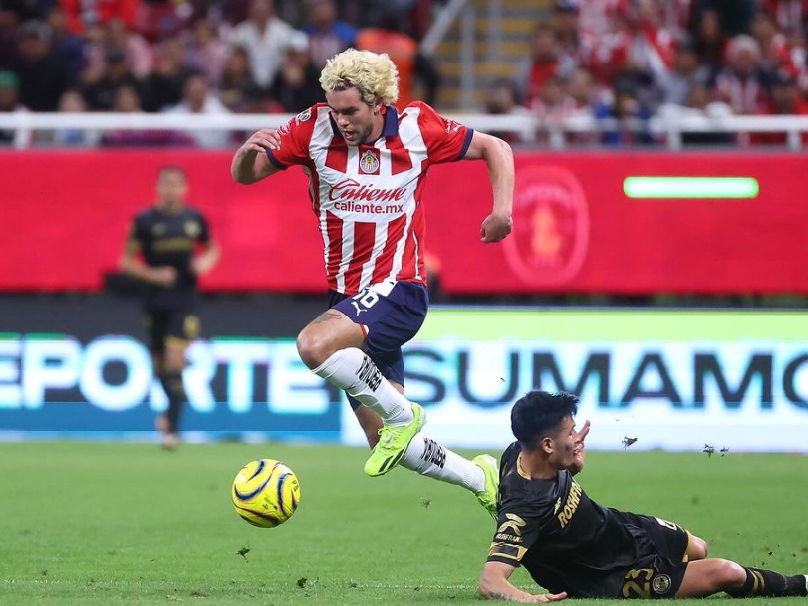 Cowell registra un gol en 13 partidos con el Guadalajara | Foto: Instagram cc4_official