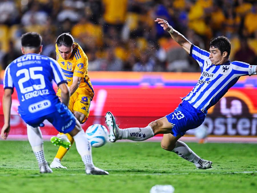 Monterrey vs Tigres: Stefan Medina tapa un disparo de Marcelo Flores | MEXSPORT