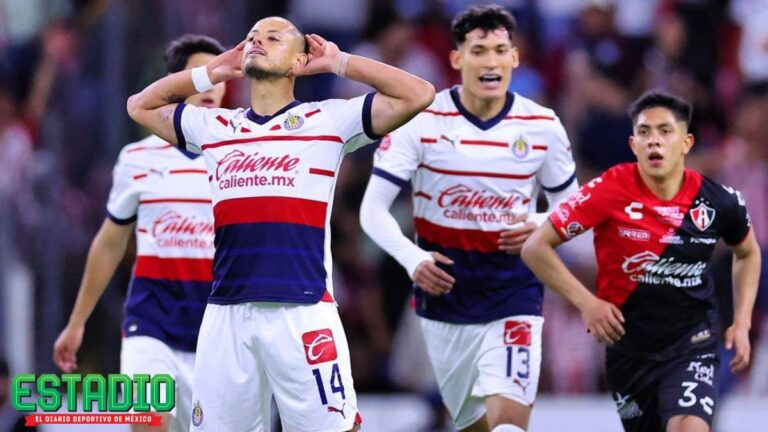 Chicharito Hernández replicó un Topo Gigio ante la afición de Atlas l Ig @ch14_