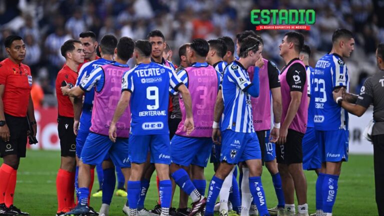 Concahampions: Jugadores de Rayados encaran al árbitro